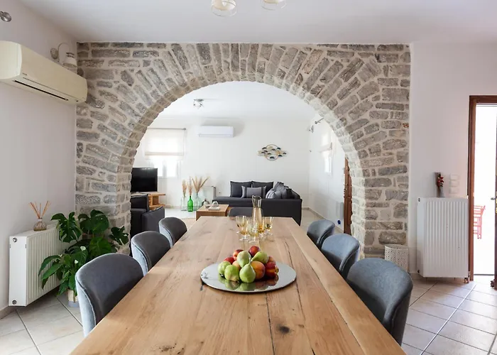 Sun And Salt 3bedroom House Alikí