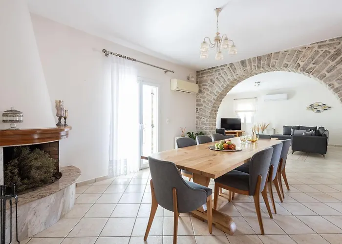 Sun And Salt 3bedroom House Alikí