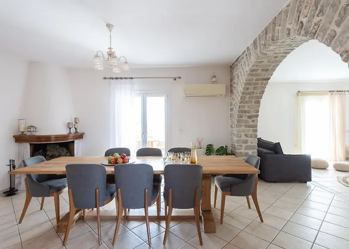 Sun And Salt 3bedroom House Alikí